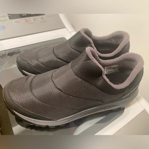 Never worn extremely comfortable Merrell Boots. East slip on.